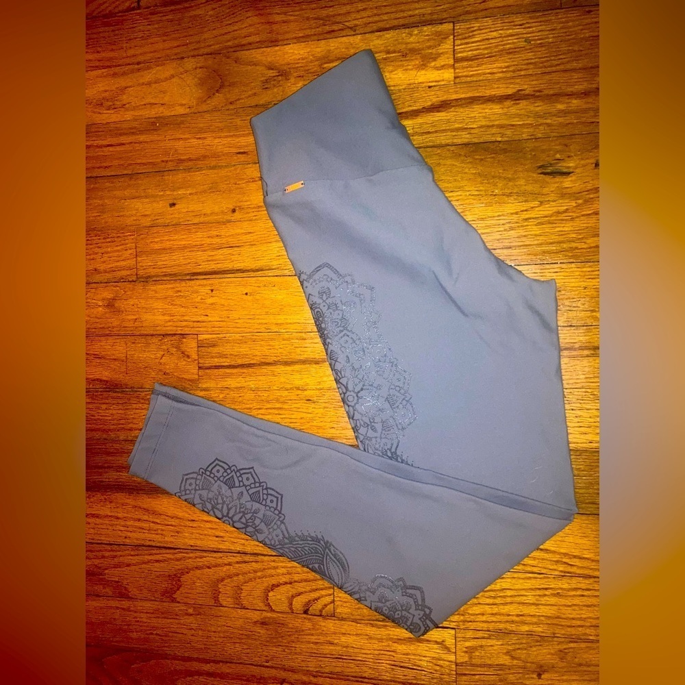 Live! Small grey bohemian leggings with mandala designs